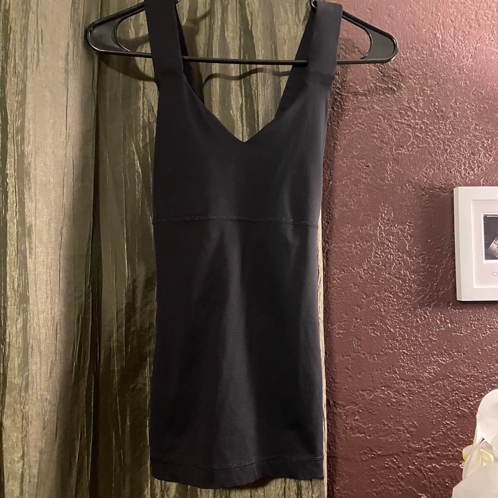 Black lululemon active tank top size 8